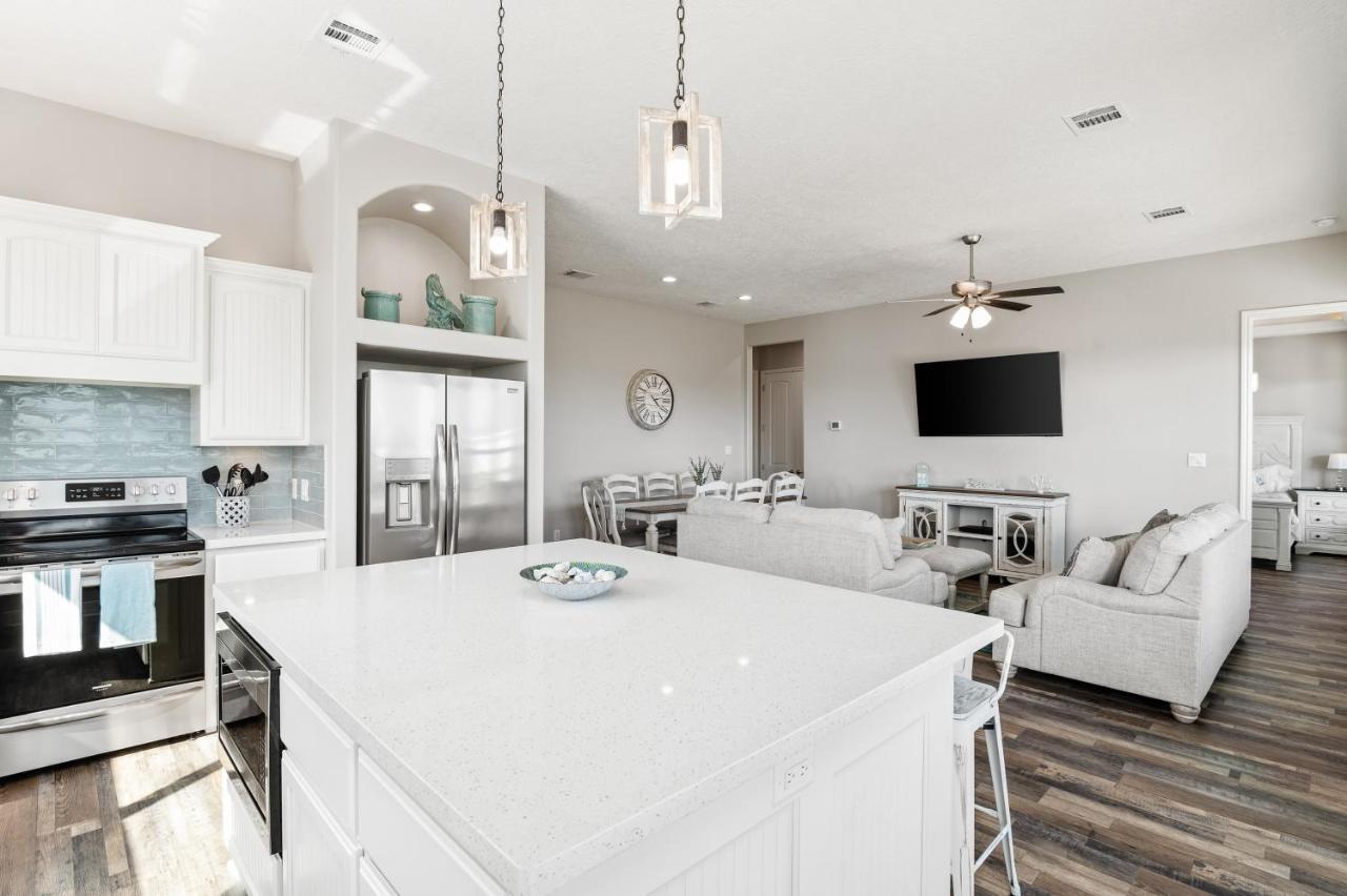 Stylish 4Br Crystal Beach Retreat Walk To Beach Bolivar Peninsula Exterior foto