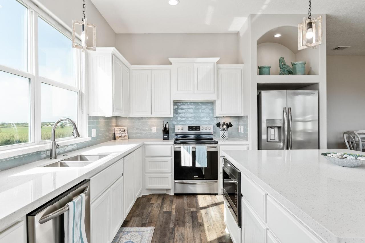 Stylish 4Br Crystal Beach Retreat Walk To Beach Bolivar Peninsula Exterior foto