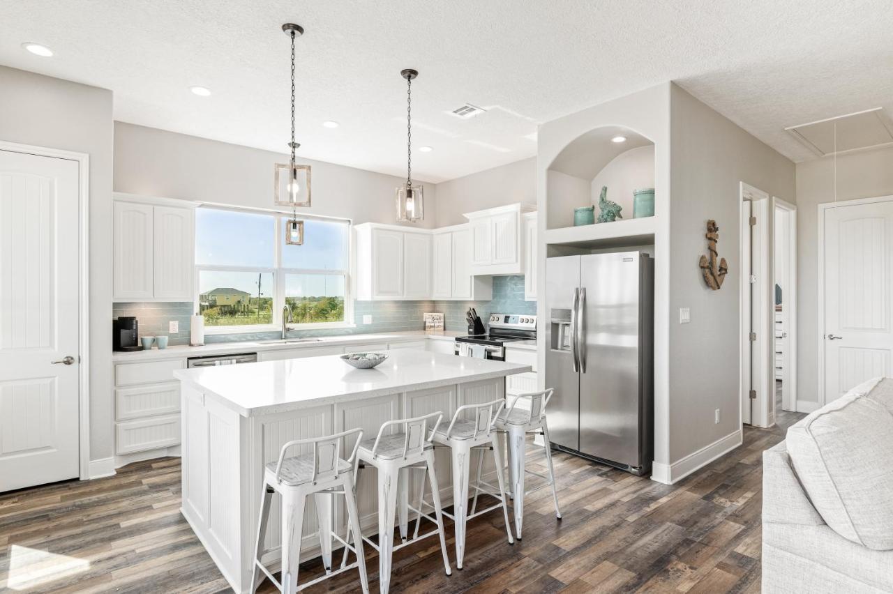 Stylish 4Br Crystal Beach Retreat Walk To Beach Bolivar Peninsula Exterior foto