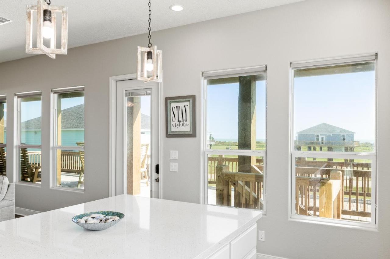 Stylish 4Br Crystal Beach Retreat Walk To Beach Bolivar Peninsula Exterior foto