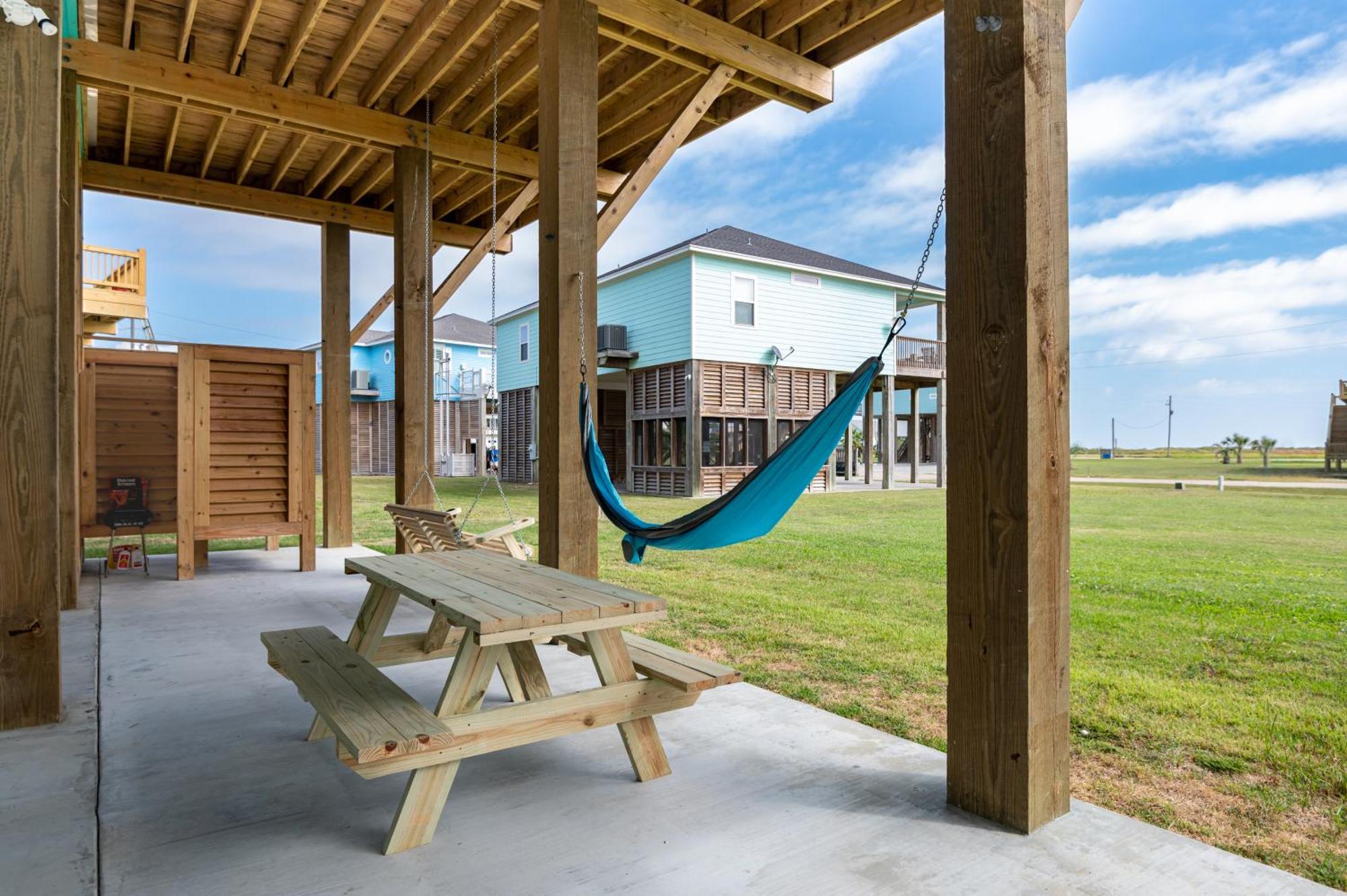 Stylish 4Br Crystal Beach Retreat Walk To Beach Bolivar Peninsula Exterior foto